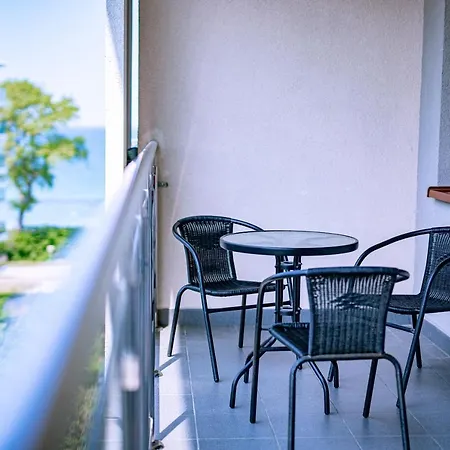 アパート Family Premium Private Jacuzzi, Sauna & Sea View