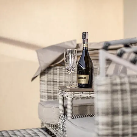 Family Premium Private Jacuzzi, Sauna & Sea View *