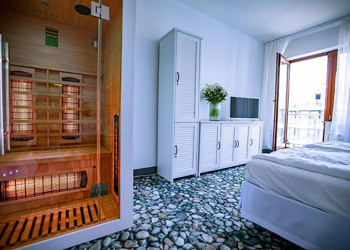 Family Premium Private Jacuzzi, Sauna & Sea View *