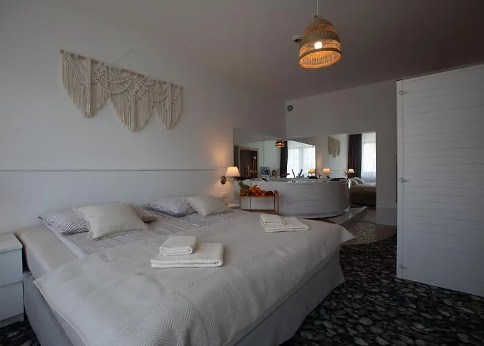 Family Premium Private Jacuzzi, Sauna & Sea View Apartament *