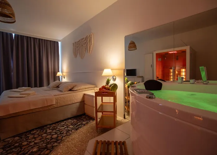 Family Premium Private Jacuzzi, Sauna & Sea View Apartament