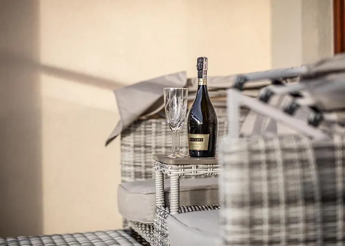 Family Premium Private Jacuzzi, Sauna & Sea View *